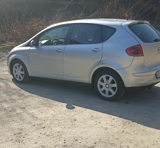 Сірий Сеат Altea, об'ємом двигуна 1.4 л та пробігом 402 тис. км за 3500 $, фото 1 на Automoto.ua