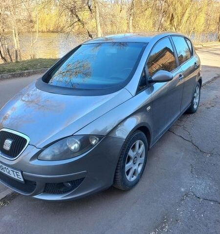 Сірий Сеат Altea, об'ємом двигуна 1.97 л та пробігом 308 тис. км за 4600 $, фото 1 на Automoto.ua