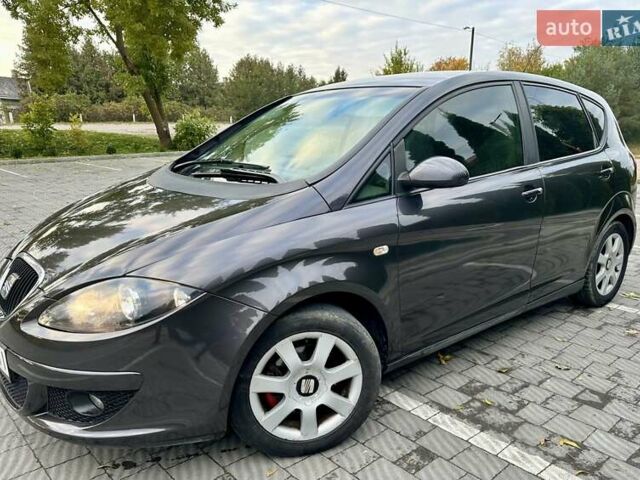 Сеат Altea 2004 у Новояворівськ на Automoto.ua Сірий Сеат Altea, об'ємом двигуна 1.9 л та пробігом 334 тис. км за 5800 $, фото 1 на Automoto.ua
