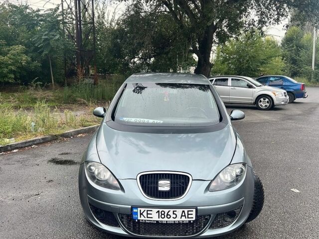 Сірий Сеат Altea, об'ємом двигуна 1.97 л та пробігом 300 тис. км за 4300 $, фото 1 на Automoto.ua