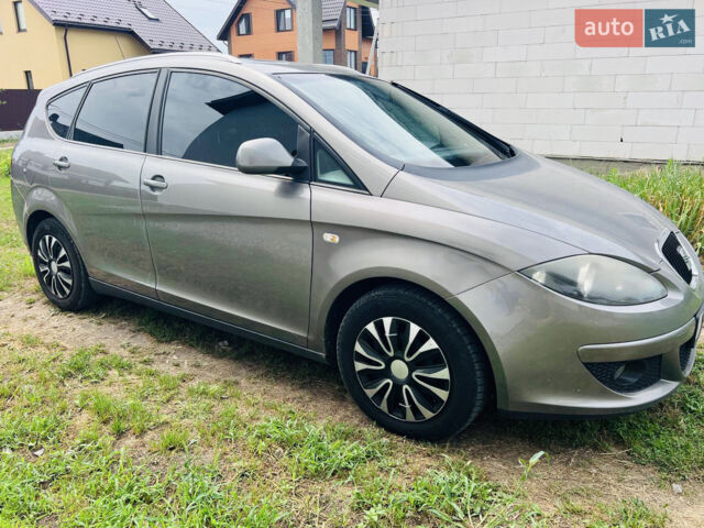 Сірий Сеат Altea, об'ємом двигуна 1.97 л та пробігом 257 тис. км за 5400 $, фото 1 на Automoto.ua