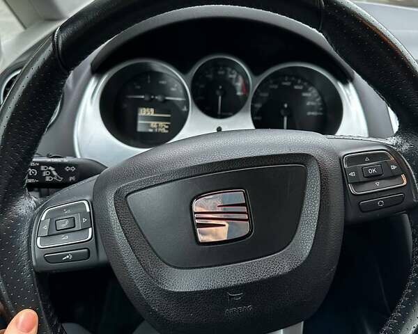 Сірий Сеат Altea, об'ємом двигуна 1.39 л та пробігом 166 тис. км за 5300 $, фото 1 на Automoto.ua