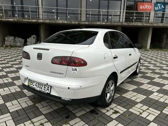 Белый Сеат Кордоба, объемом двигателя 1.39 л и пробегом 400 тыс. км за 2100 $, фото 1 на Automoto.ua
