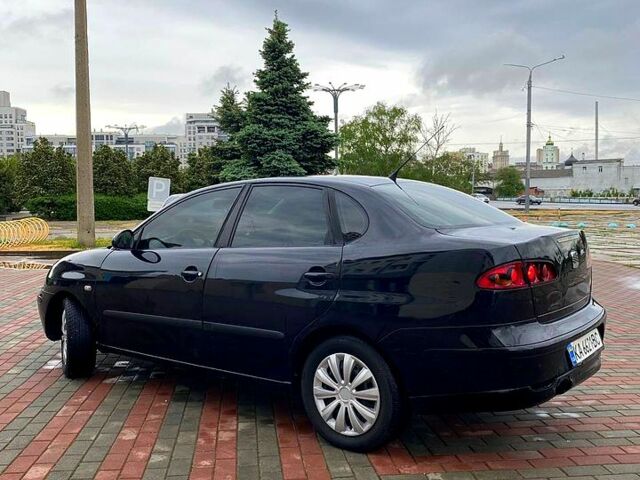 Черный Сеат Кордоба, объемом двигателя 2 л и пробегом 330 тыс. км за 3250 $, фото 1 на Automoto.ua