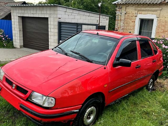 Красный Сеат Кордоба, объемом двигателя 1.6 л и пробегом 300 тыс. км за 480 $, фото 1 на Automoto.ua