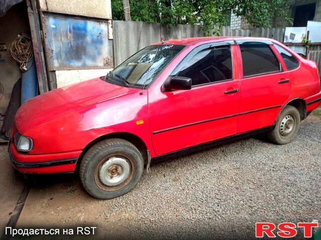 Красный Сеат Кордоба, объемом двигателя 1.6 л и пробегом 123 тыс. км за 1000 $, фото 1 на Automoto.ua