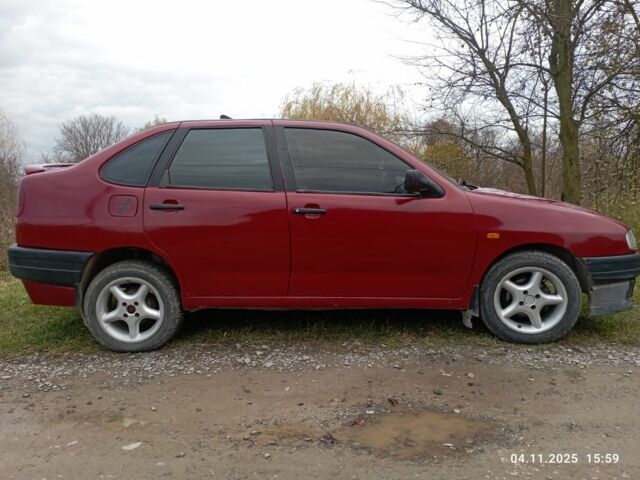 Красный Сеат Кордоба, объемом двигателя 1.4 л и пробегом 341 тыс. км за 1000 $, фото 1 на Automoto.ua