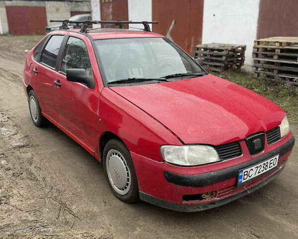 Красный Сеат Кордоба, объемом двигателя 1.6 л и пробегом 250 тыс. км за 1350 $, фото 1 на Automoto.ua