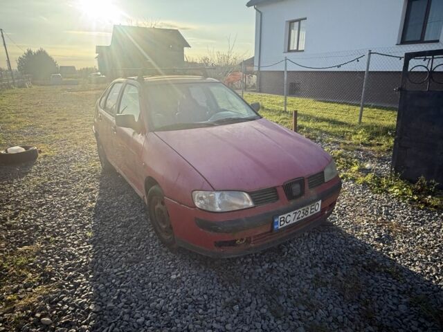 Красный Сеат Кордоба, объемом двигателя 1.6 л и пробегом 200 тыс. км за 621 $, фото 1 на Automoto.ua