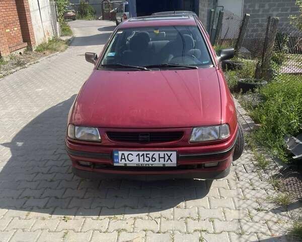 Красный Сеат Кордоба, объемом двигателя 1.8 л и пробегом 163 тыс. км за 2000 $, фото 1 на Automoto.ua