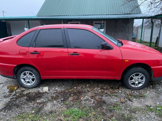 Красный Сеат Кордоба, объемом двигателя 1.5 л и пробегом 200 тыс. км за 1018 $, фото 1 на Automoto.ua