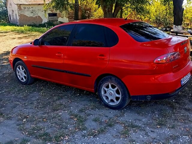 Червоний Сеат Cordoba, об'ємом двигуна 1.4 л та пробігом 270 тис. км за 3350 $, фото 1 на Automoto.ua