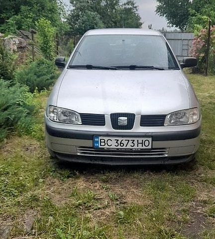 Серый Сеат Кордоба, объемом двигателя 1.4 л и пробегом 327 тыс. км за 2000 $, фото 1 на Automoto.ua