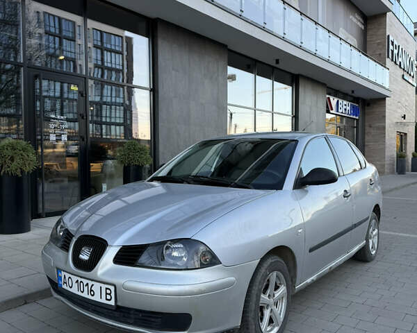 Сірий Сеат Cordoba, об'ємом двигуна 1.4 л та пробігом 300 тис. км за 2000 $, фото 1 на Automoto.ua
