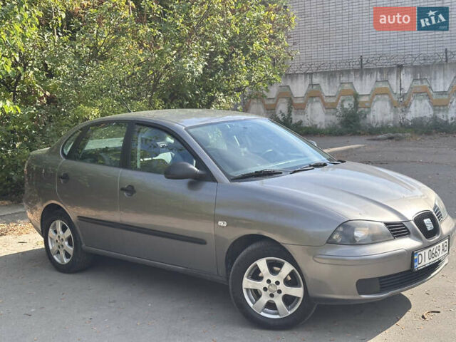Сірий Сеат Cordoba, об'ємом двигуна 1.39 л та пробігом 261 тис. км за 4800 $, фото 1 на Automoto.ua