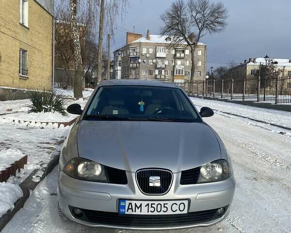 Сірий Сеат Cordoba, об'ємом двигуна 1.4 л та пробігом 200 тис. км за 4275 $, фото 1 на Automoto.ua