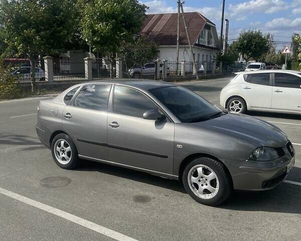 Сірий Сеат Cordoba, об'ємом двигуна 1.4 л та пробігом 234 тис. км за 2800 $, фото 1 на Automoto.ua