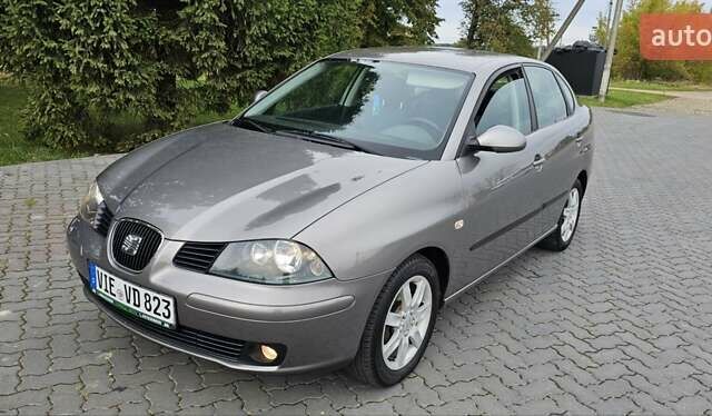 Сірий Сеат Cordoba, об'ємом двигуна 1.4 л та пробігом 200 тис. км за 5450 $, фото 1 на Automoto.ua