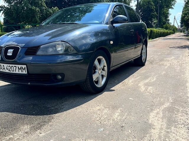 Серый Сеат Кордоба, объемом двигателя 2 л и пробегом 251 тыс. км за 3900 $, фото 1 на Automoto.ua