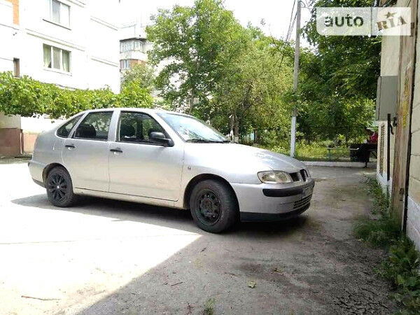 Сірий Сеат Cordoba, об'ємом двигуна 1.9 л та пробігом 330 тис. км за 1350 $, фото 1 на Automoto.ua