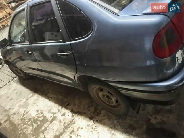 Синий Сеат Кордоба, объемом двигателя 1.8 л и пробегом 300 тыс. км за 1150 $, фото 1 на Automoto.ua