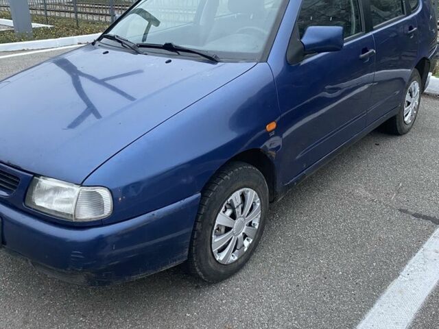 Синий Сеат Кордоба, объемом двигателя 1.4 л и пробегом 230 тыс. км за 950 $, фото 1 на Automoto.ua