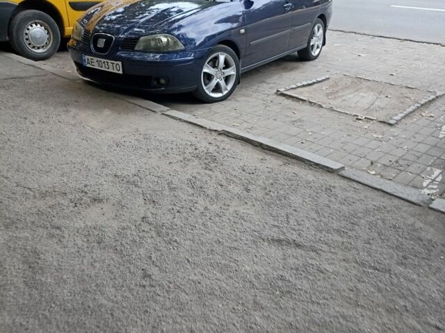 Синій Сеат Cordoba, об'ємом двигуна 2 л та пробігом 226 тис. км за 3500 $, фото 1 на Automoto.ua