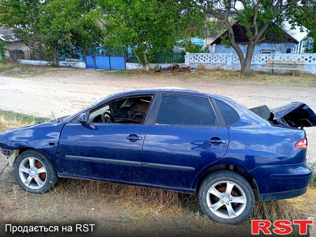 Синий Сеат Кордоба, объемом двигателя 2 л и пробегом 65 тыс. км за 500 $, фото 1 на Automoto.ua