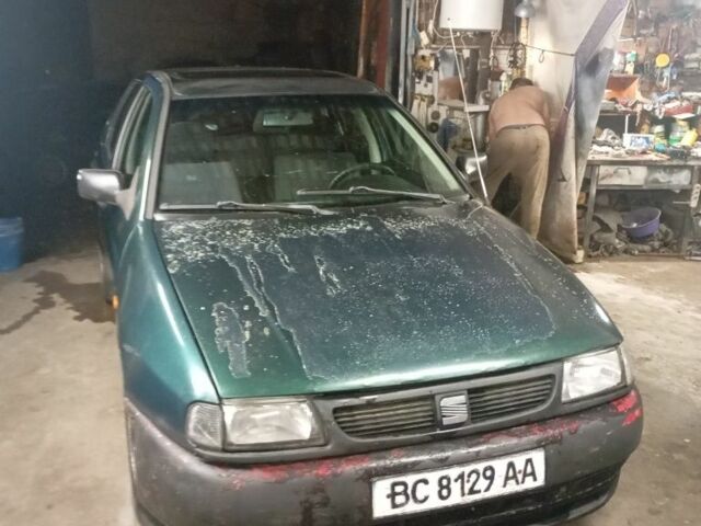 Зелений Сеат Cordoba, об'ємом двигуна 1.6 л та пробігом 300 тис. км за 289 $, фото 1 на Automoto.ua