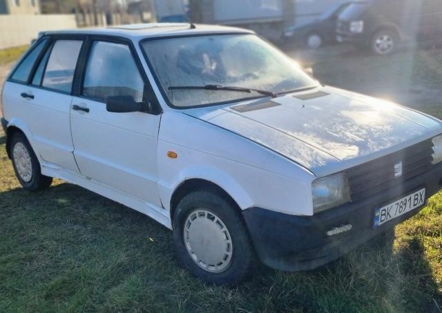 Белый Сеат Ибица, объемом двигателя 1.2 л и пробегом 320 тыс. км за 639 $, фото 1 на Automoto.ua