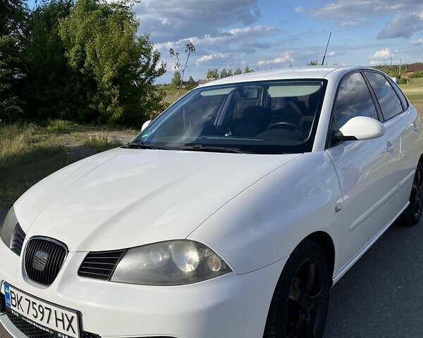 Белый Сеат Ибица, объемом двигателя 1.4 л и пробегом 200 тыс. км за 4200 $, фото 1 на Automoto.ua