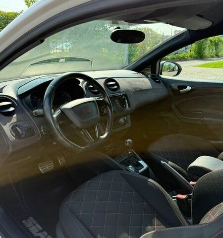 Белый Сеат Ибица, объемом двигателя 1.39 л и пробегом 228 тыс. км за 7000 $, фото 1 на Automoto.ua