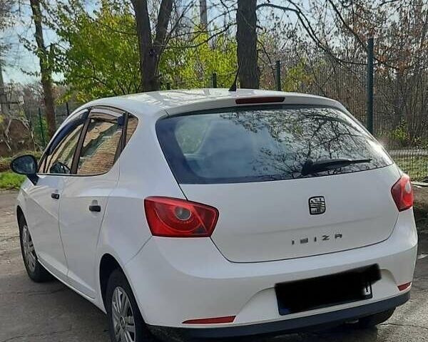 Белый Сеат Ибица, объемом двигателя 1.2 л и пробегом 200 тыс. км за 6000 $, фото 1 на Automoto.ua