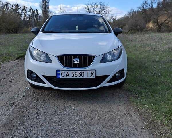Белый Сеат Ибица, объемом двигателя 1.6 л и пробегом 200 тыс. км за 6900 $, фото 1 на Automoto.ua