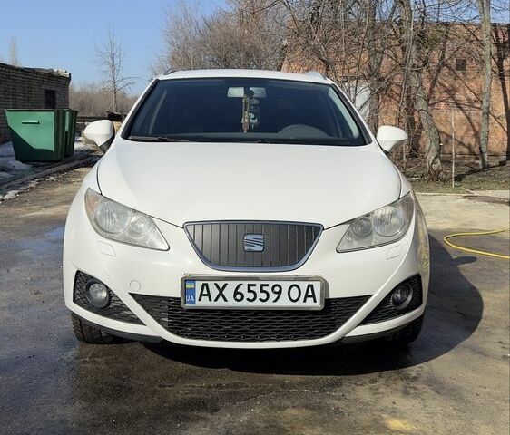 Белый Сеат Ибица, объемом двигателя 1.2 л и пробегом 2 тыс. км за 5900 $, фото 1 на Automoto.ua