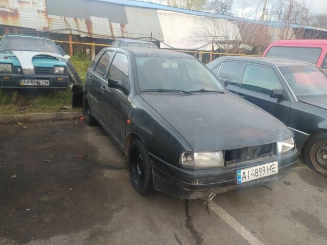 Черный Сеат Ибица, объемом двигателя 1.4 л и пробегом 214 тыс. км за 463 $, фото 1 на Automoto.ua