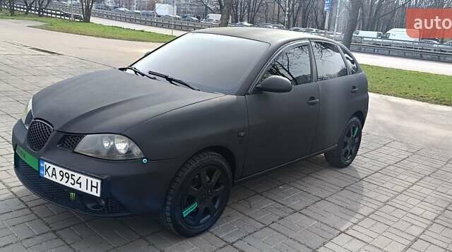 Черный Сеат Ибица, объемом двигателя 2 л и пробегом 400 тыс. км за 4900 $, фото 1 на Automoto.ua