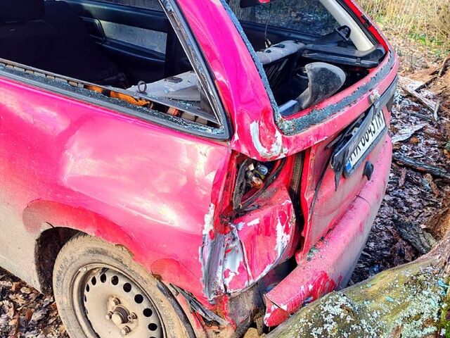 Червоний Сеат Ibiza, об'ємом двигуна 1 л та пробігом 0 тис. км за 1000 $, фото 1 на Automoto.ua