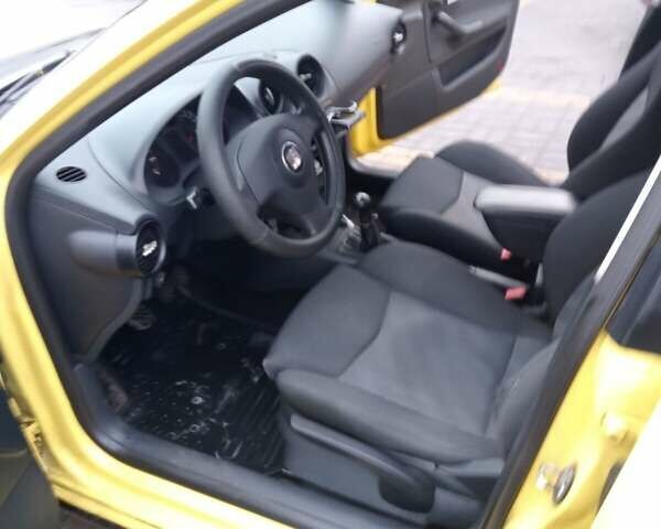 Жовтий Сеат Ibiza, об'ємом двигуна 1.4 л та пробігом 160 тис. км за 3100 $, фото 1 на Automoto.ua