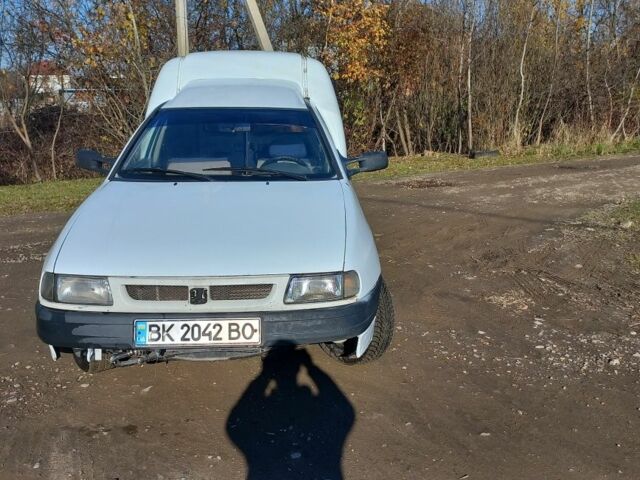 Белый Сеат Инка, объемом двигателя 1.9 л и пробегом 180 тыс. км за 2000 $, фото 1 на Automoto.ua