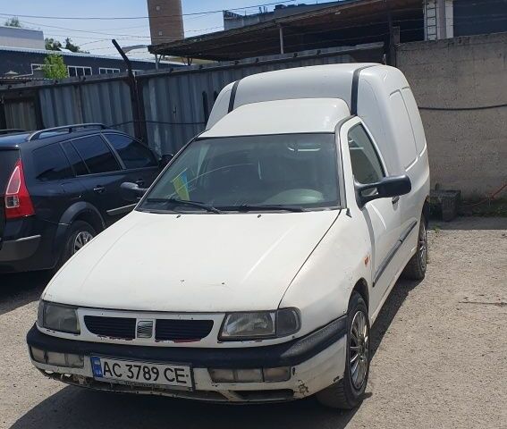 Белый Сеат Инка, объемом двигателя 1.8 л и пробегом 300 тыс. км за 1500 $, фото 1 на Automoto.ua