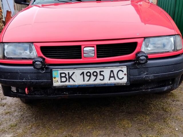 Красный Сеат Инка, объемом двигателя 1.9 л и пробегом 100 тыс. км за 2100 $, фото 1 на Automoto.ua