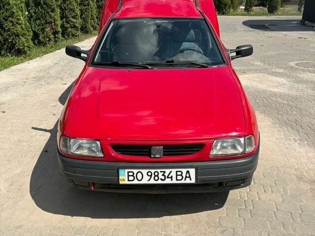 Червоний Сеат Inca, об'ємом двигуна 1.4 л та пробігом 175 тис. км за 1750 $, фото 1 на Automoto.ua