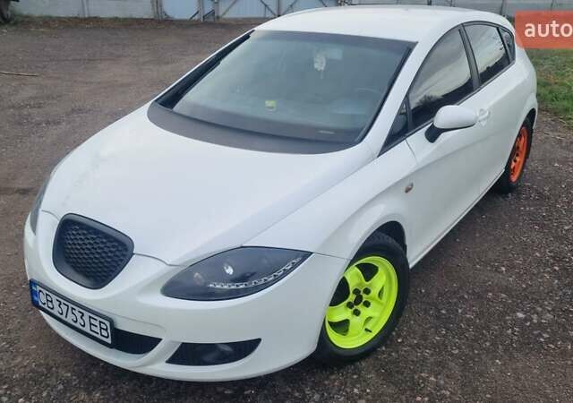 Белый Сеат Леон, объемом двигателя 2 л и пробегом 260 тыс. км за 5500 $, фото 1 на Automoto.ua