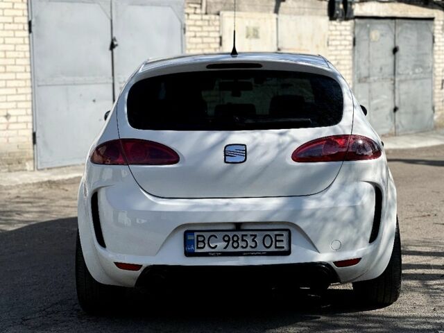 Білий Сеат Leon, об'ємом двигуна 1.9 л та пробігом 304 тис. км за 5900 $, фото 1 на Automoto.ua