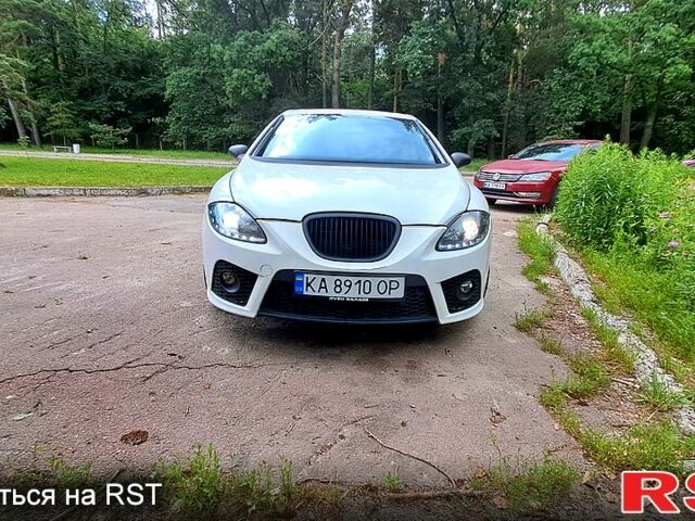 Белый Сеат Леон, объемом двигателя 2 л и пробегом 184 тыс. км за 5400 $, фото 1 на Automoto.ua