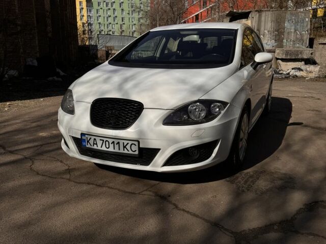 Білий Сеат Leon, об'ємом двигуна 2 л та пробігом 173 тис. км за 5300 $, фото 1 на Automoto.ua