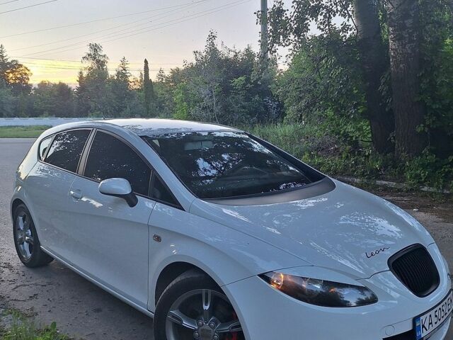 Білий Сеат Leon, об'ємом двигуна 1.6 л та пробігом 208 тис. км за 7000 $, фото 1 на Automoto.ua
