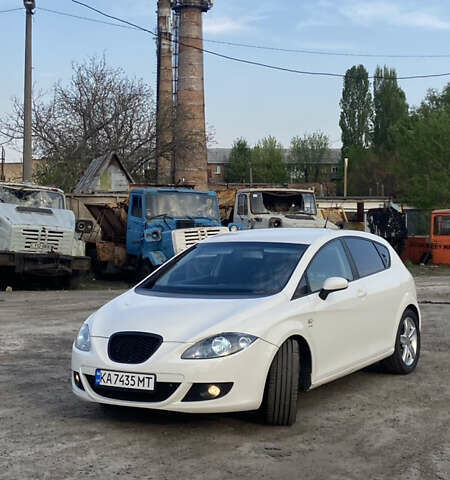 Білий Сеат Leon, об'ємом двигуна 2 л та пробігом 242 тис. км за 5900 $, фото 1 на Automoto.ua