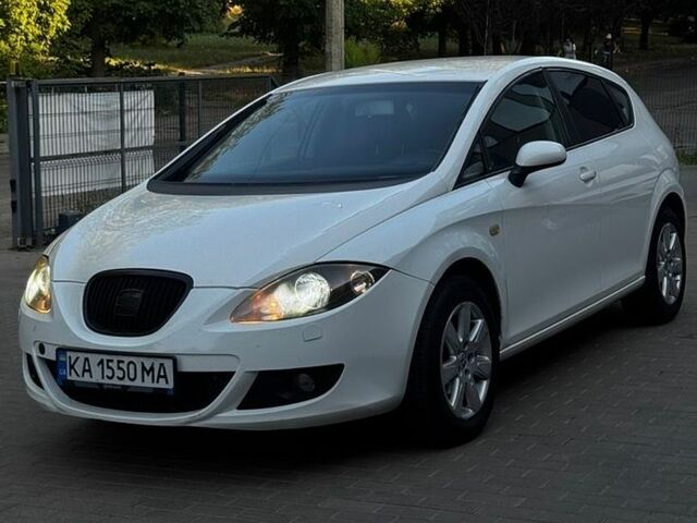 Белый Сеат Леон, объемом двигателя 2 л и пробегом 220 тыс. км за 5700 $, фото 1 на Automoto.ua